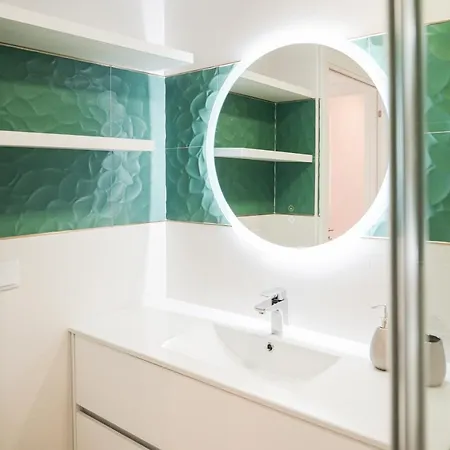 Apartment One Bedroom, 2 Mins From The *