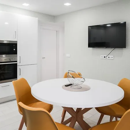 Apartment One Bedroom, 2 Mins From The *
