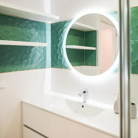 One Bedroom Next To The Apartment