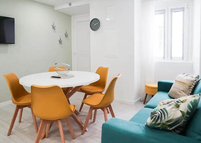 One Bedroom, 2 Mins From The Apartament *