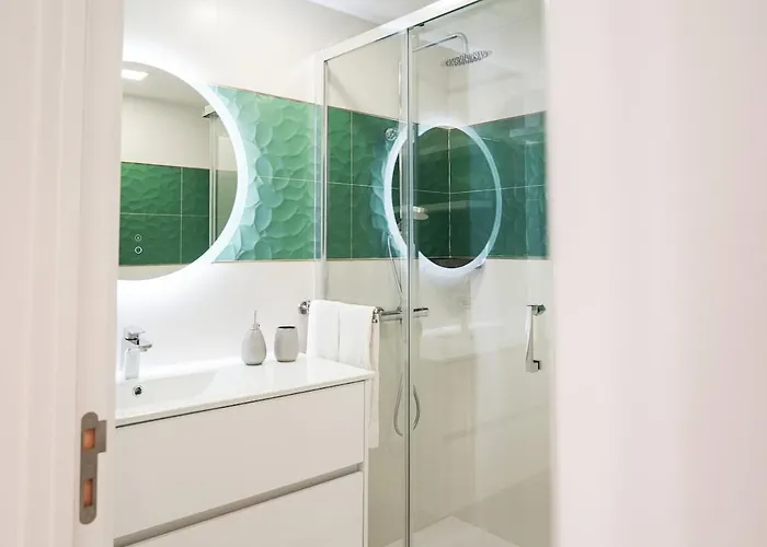 One Bedroom, 2 Mins From The Apartament *