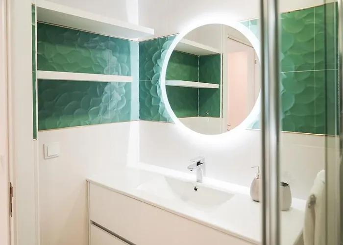 One Bedroom, 2 Mins From The Apartament